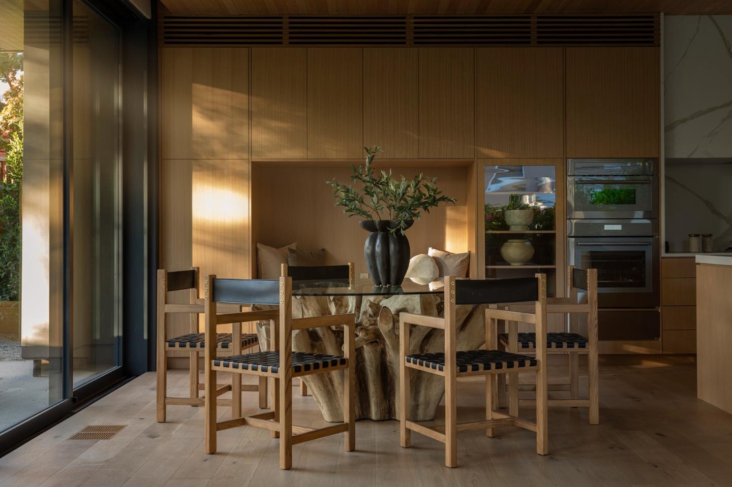 Detail Gallery Image 7 of 32 For 1480 Bryant St, Palo Alto,  CA 94301 - 5 Beds | 5/2 Baths