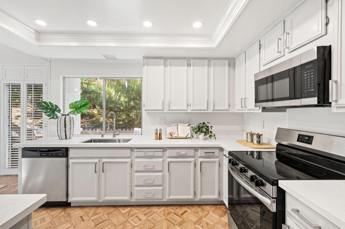 Detail Gallery Image 21 of 88 For 62 Lyonridge Ln, San Mateo,  CA 94402 - 3 Beds | 2/1 Baths