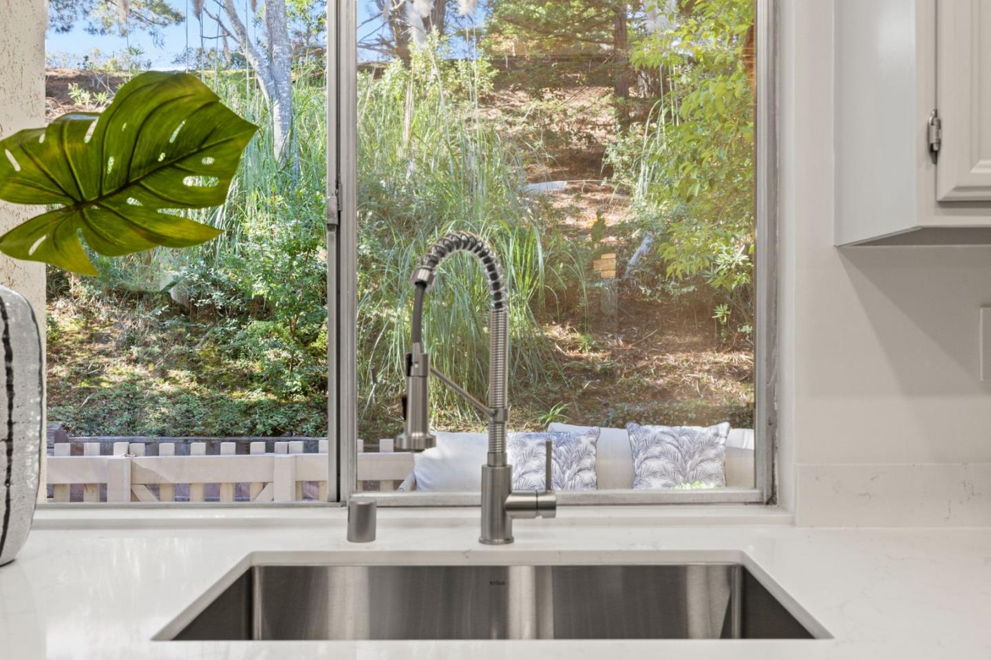 Detail Gallery Image 23 of 88 For 62 Lyonridge Ln, San Mateo,  CA 94402 - 3 Beds | 2/1 Baths