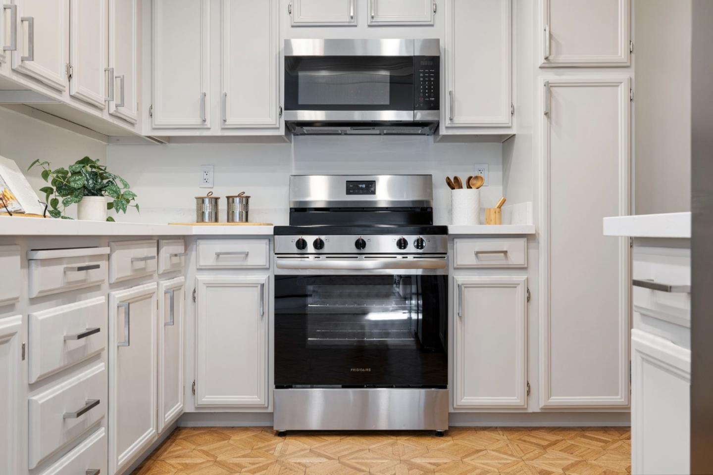 Detail Gallery Image 34 of 88 For 62 Lyonridge Ln, San Mateo,  CA 94402 - 3 Beds | 2/1 Baths