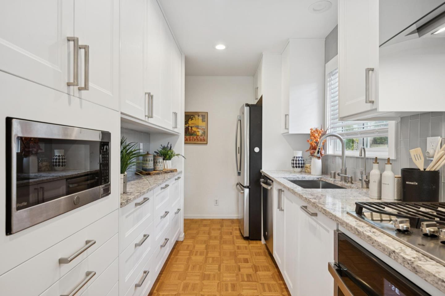 Detail Gallery Image 16 of 40 For 723 Canyon Rd, Redwood City,  CA 94062 - 4 Beds | 2 Baths