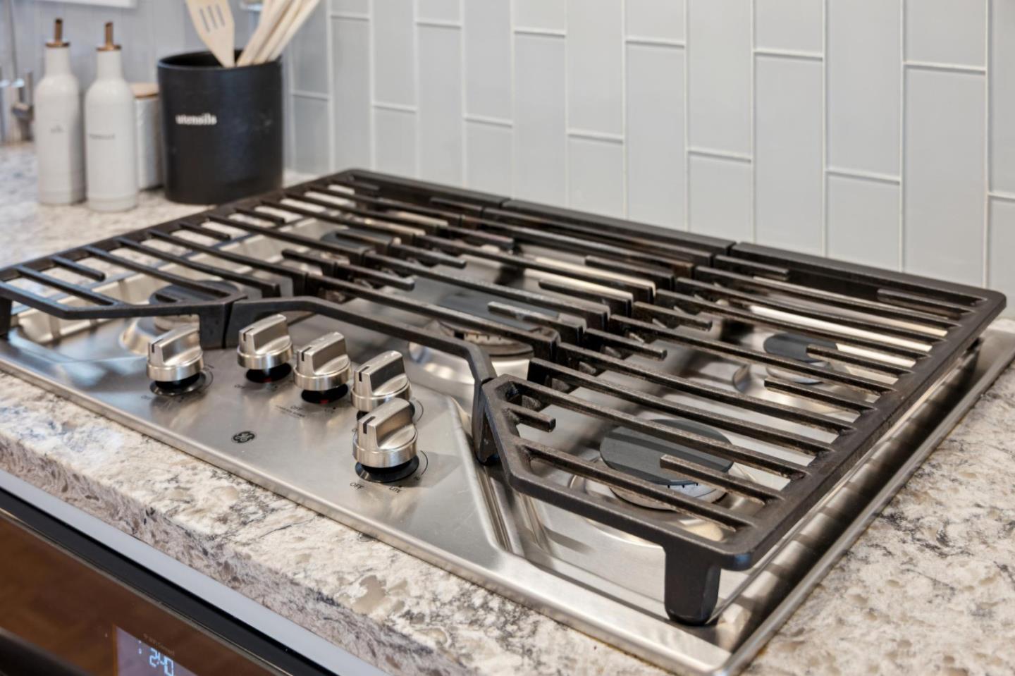 Detail Gallery Image 18 of 40 For 723 Canyon Rd, Redwood City,  CA 94062 - 4 Beds | 2 Baths