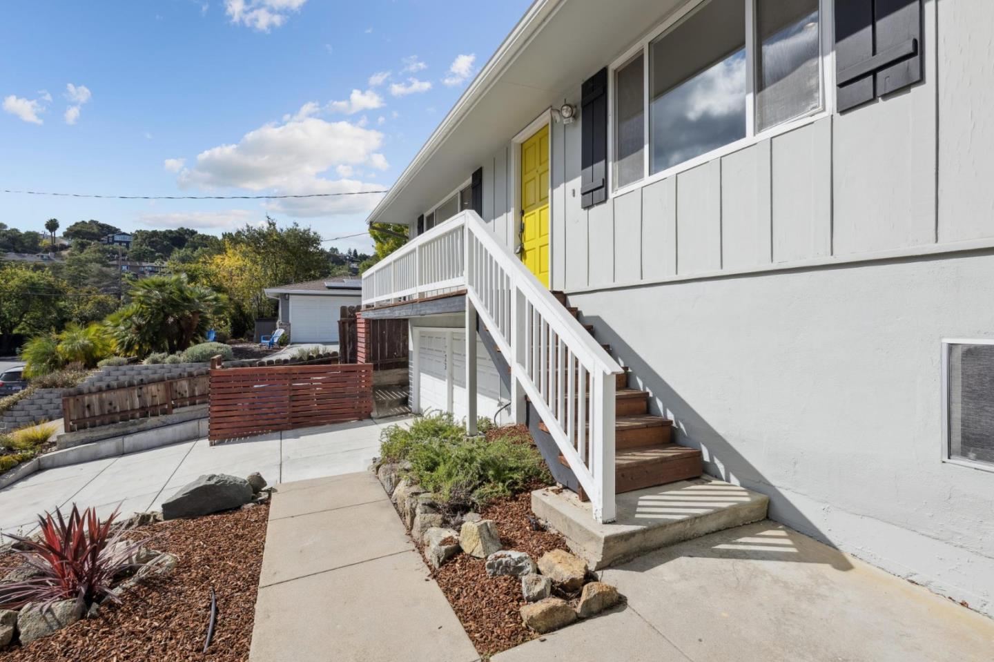 Detail Gallery Image 4 of 40 For 723 Canyon Rd, Redwood City,  CA 94062 - 4 Beds | 2 Baths