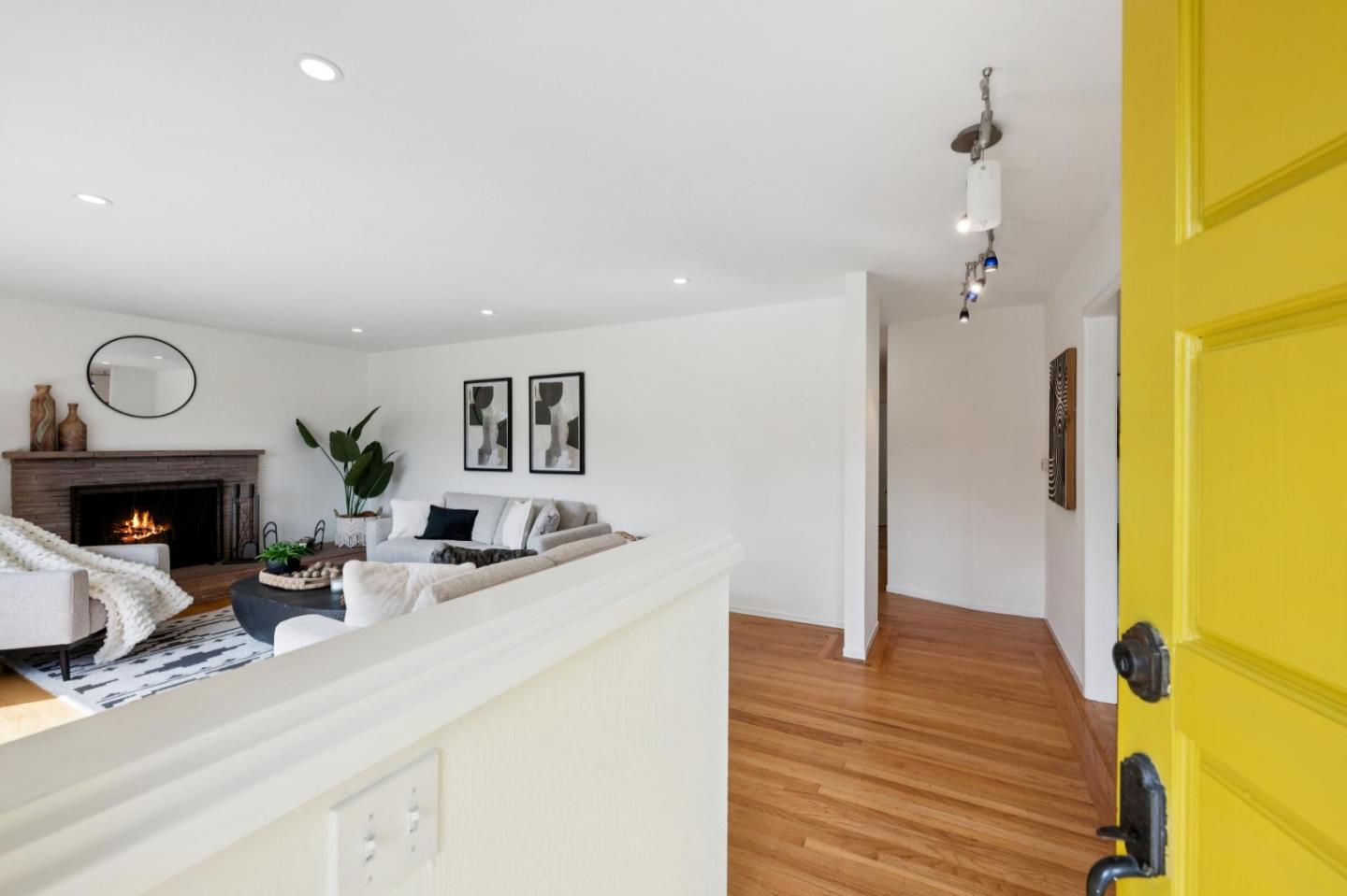 Detail Gallery Image 5 of 40 For 723 Canyon Rd, Redwood City,  CA 94062 - 4 Beds | 2 Baths