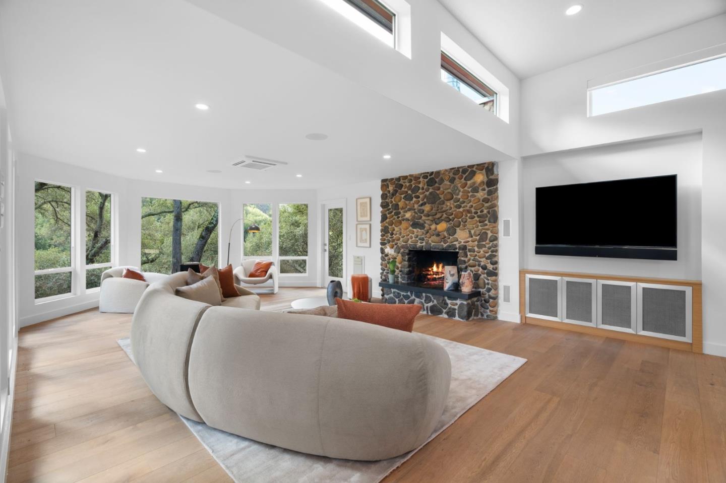 Detail Gallery Image 11 of 69 For 26873 Moody Rd, Los Altos Hills,  CA 94022 - 5 Beds | 3/1 Baths