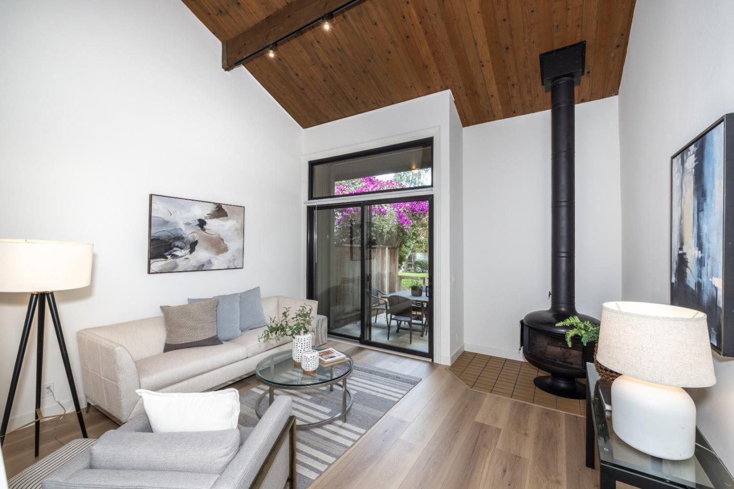 Detail Gallery Image 11 of 34 For 215 Horizon Ave, Mountain View,  CA 94043 - 3 Beds | 2 Baths