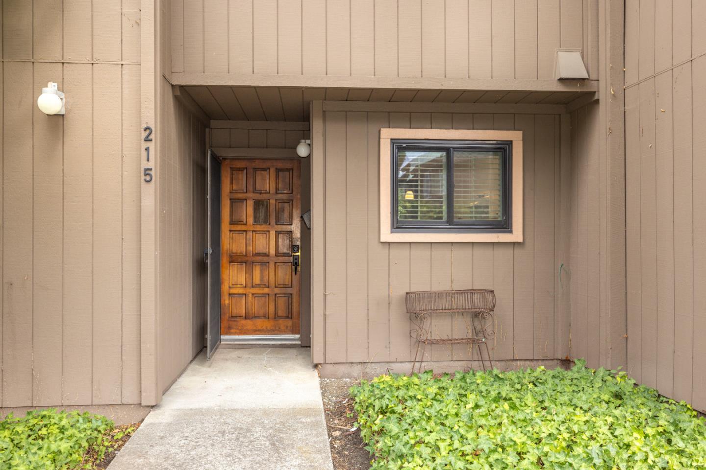 Detail Gallery Image 2 of 34 For 215 Horizon Ave, Mountain View,  CA 94043 - 3 Beds | 2 Baths