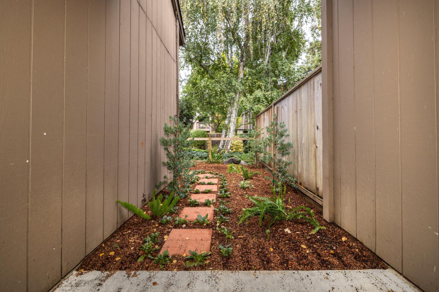Detail Gallery Image 28 of 34 For 215 Horizon Ave, Mountain View,  CA 94043 - 3 Beds | 2 Baths