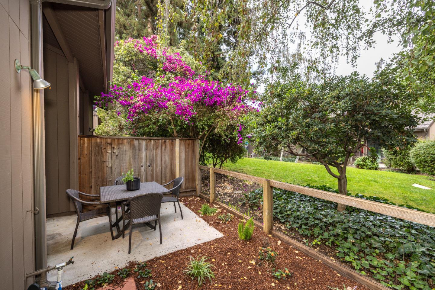 Detail Gallery Image 29 of 34 For 215 Horizon Ave, Mountain View,  CA 94043 - 3 Beds | 2 Baths