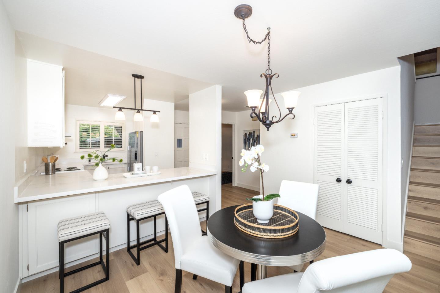 Detail Gallery Image 4 of 34 For 215 Horizon Ave, Mountain View,  CA 94043 - 3 Beds | 2 Baths