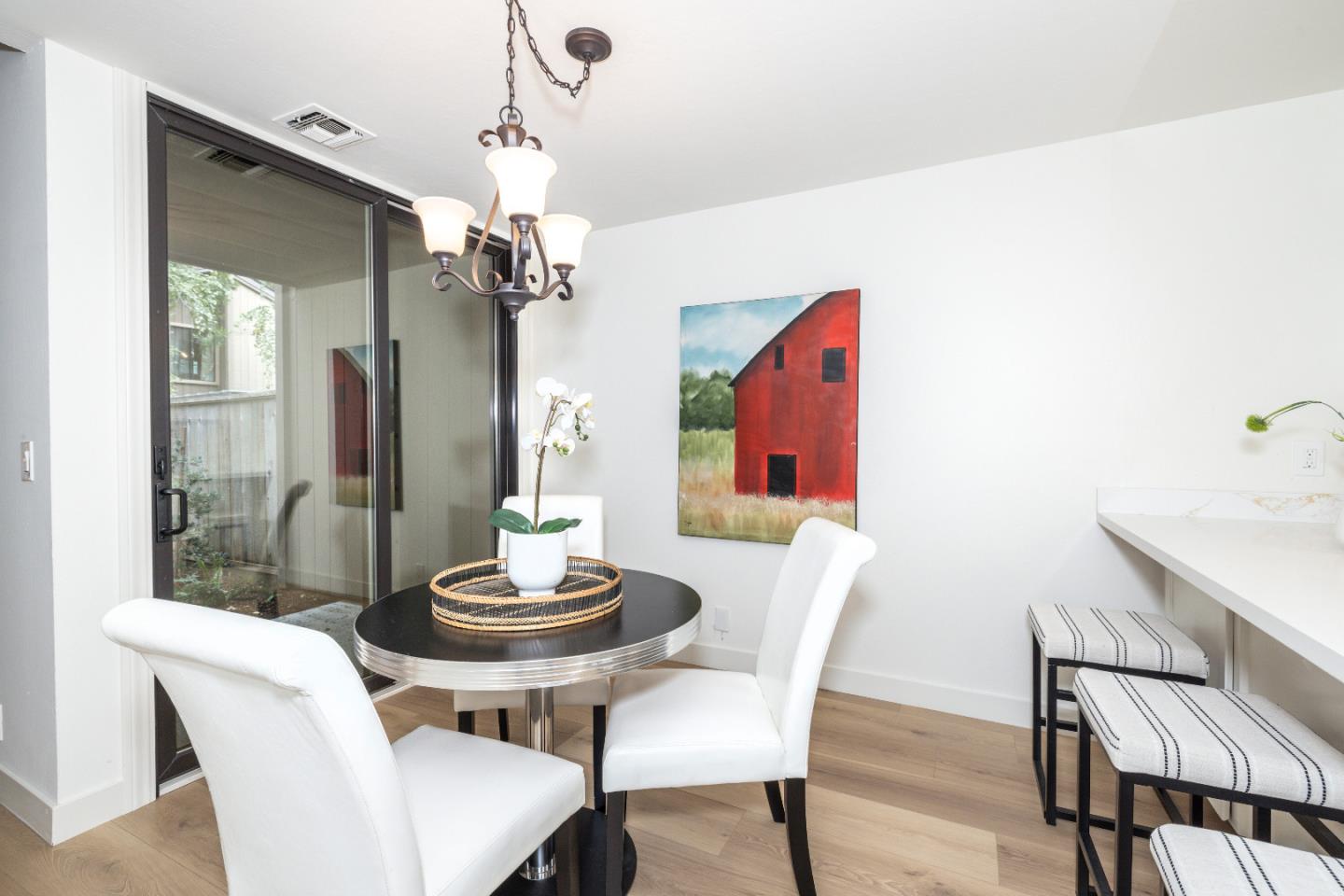 Detail Gallery Image 5 of 34 For 215 Horizon Ave, Mountain View,  CA 94043 - 3 Beds | 2 Baths