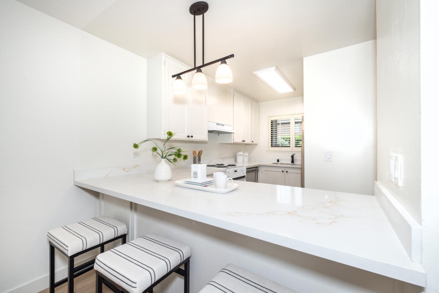 Detail Gallery Image 6 of 34 For 215 Horizon Ave, Mountain View,  CA 94043 - 3 Beds | 2 Baths