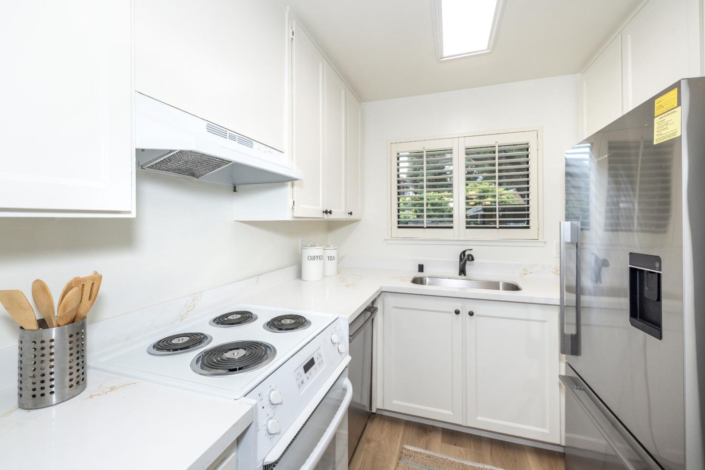 Detail Gallery Image 8 of 34 For 215 Horizon Ave, Mountain View,  CA 94043 - 3 Beds | 2 Baths