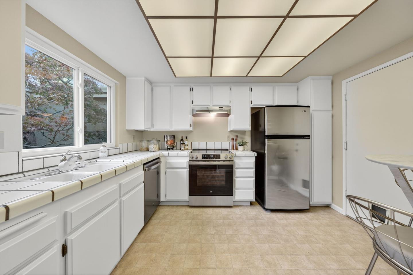 Detail Gallery Image 7 of 28 For 5693 Seifert Ave, San Jose,  CA 95118 - 2 Beds | 1/1 Baths