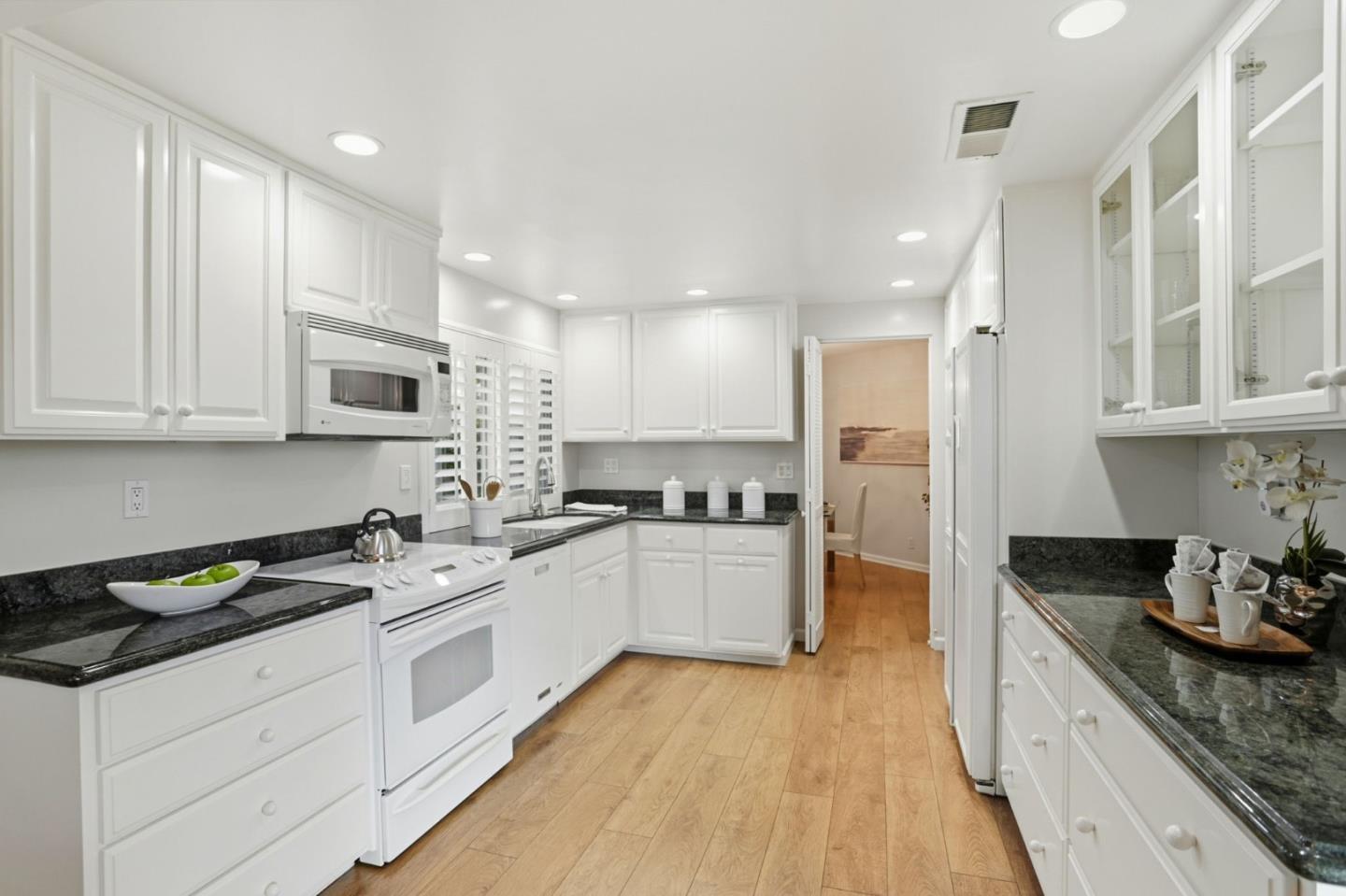 Detail Gallery Image 8 of 36 For 8021 Pinot Noir Ct, San Jose,  CA 95135 - 2 Beds | 2 Baths