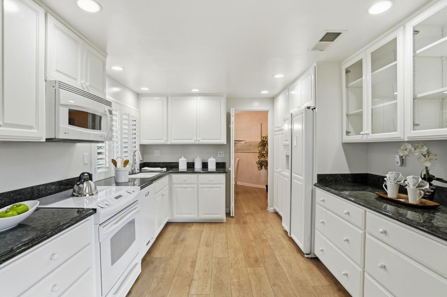 Detail Gallery Image 9 of 36 For 8021 Pinot Noir Ct, San Jose,  CA 95135 - 2 Beds | 2 Baths