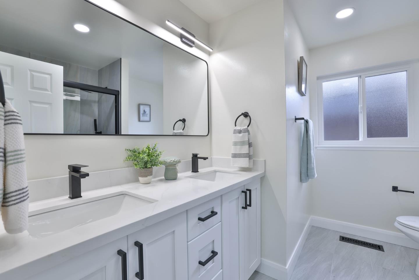 Detail Gallery Image 10 of 23 For 773 E Meadow Dr, Palo Alto,  CA 94303 - 3 Beds | 2 Baths