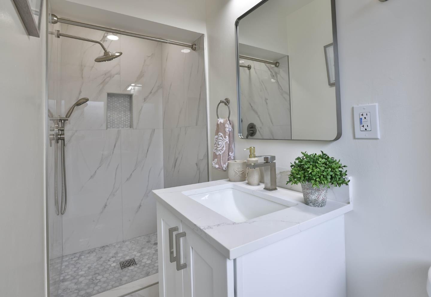 Detail Gallery Image 14 of 23 For 773 E Meadow Dr, Palo Alto,  CA 94303 - 3 Beds | 2 Baths