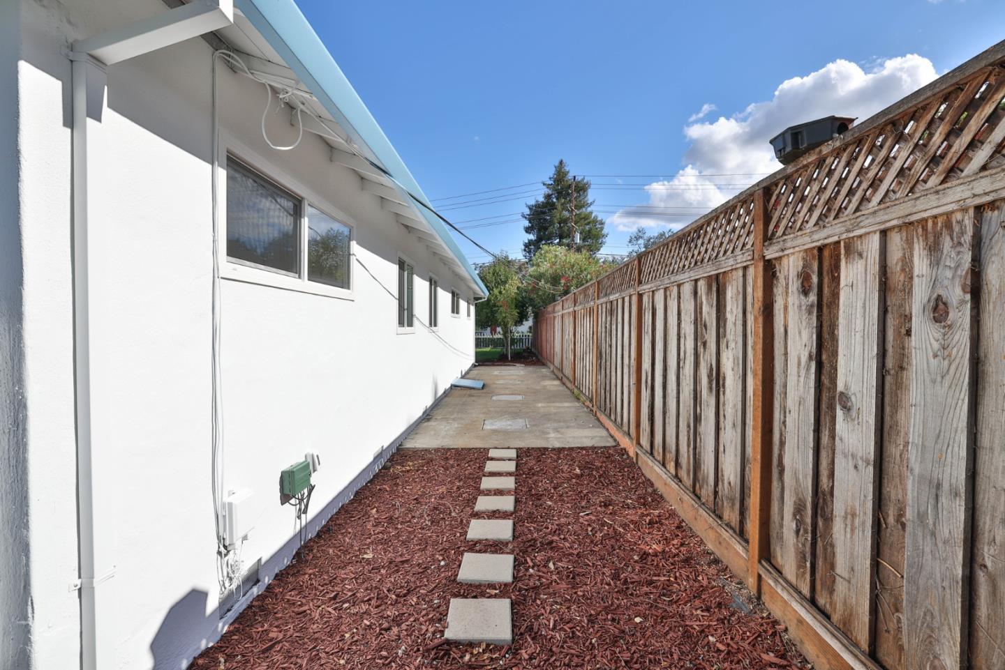 Detail Gallery Image 22 of 23 For 773 E Meadow Dr, Palo Alto,  CA 94303 - 3 Beds | 2 Baths