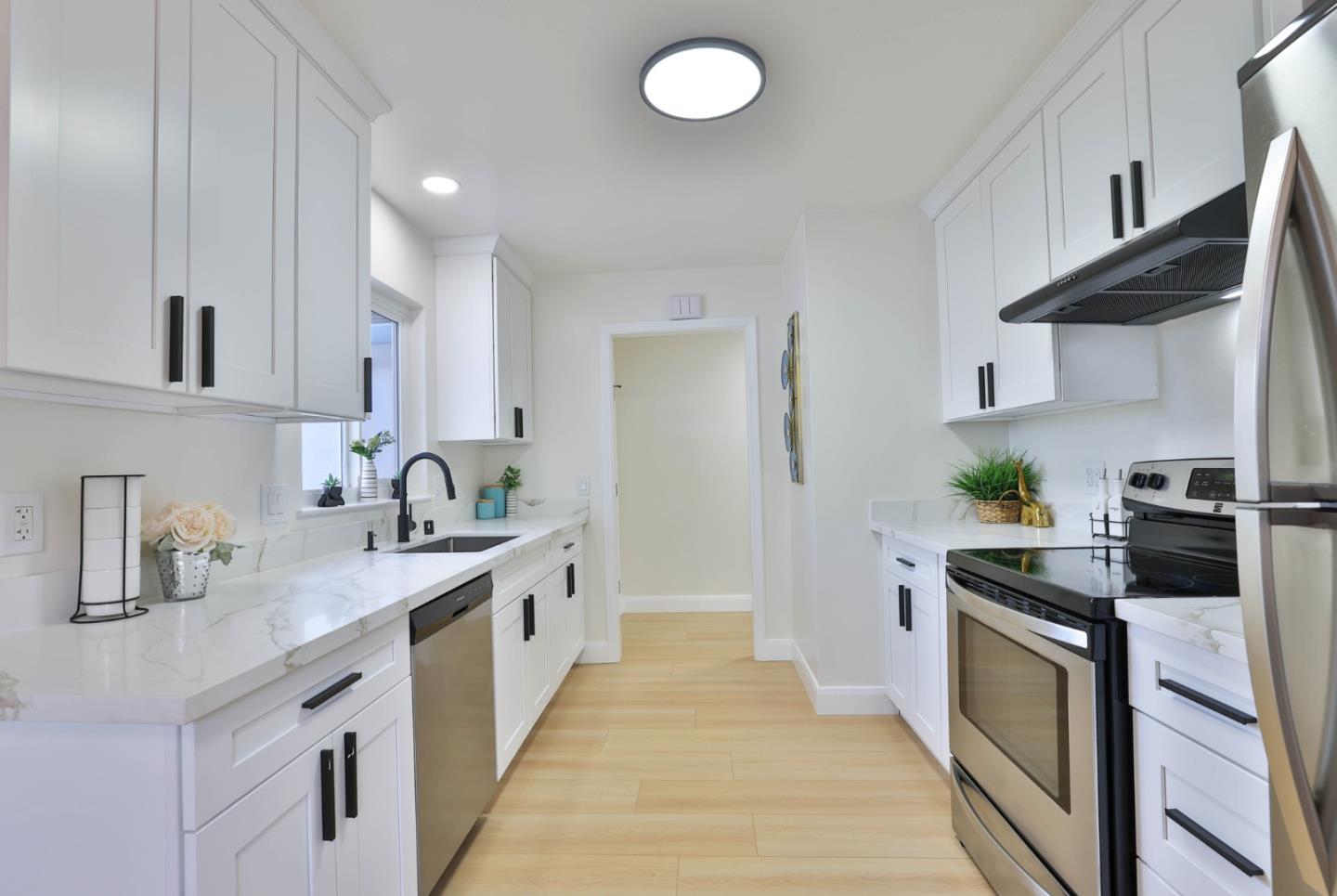 Detail Gallery Image 4 of 23 For 773 E Meadow Dr, Palo Alto,  CA 94303 - 3 Beds | 2 Baths