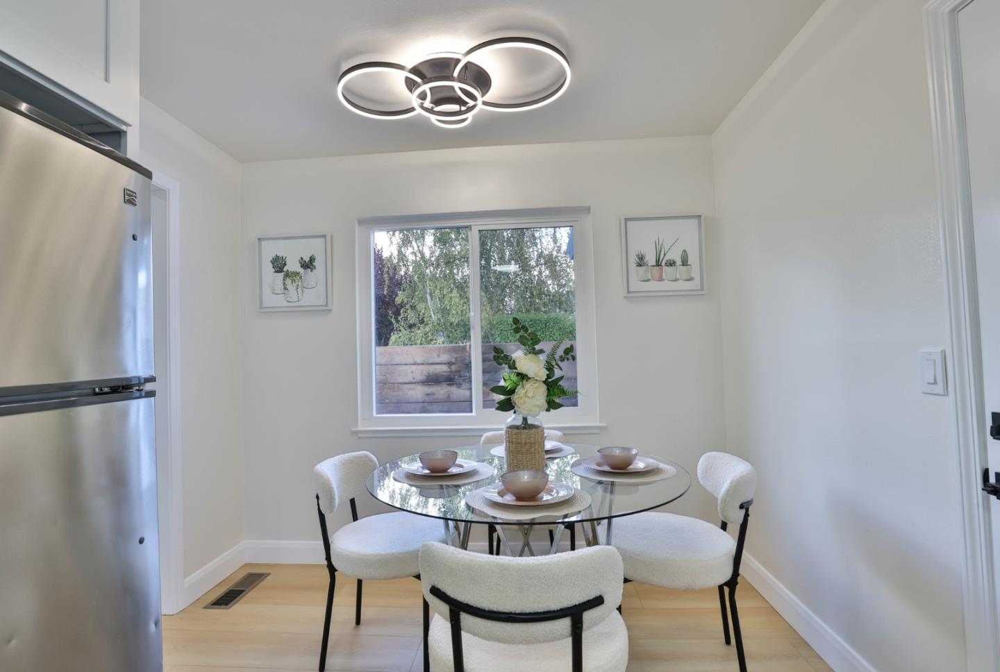 Detail Gallery Image 5 of 23 For 773 E Meadow Dr, Palo Alto,  CA 94303 - 3 Beds | 2 Baths