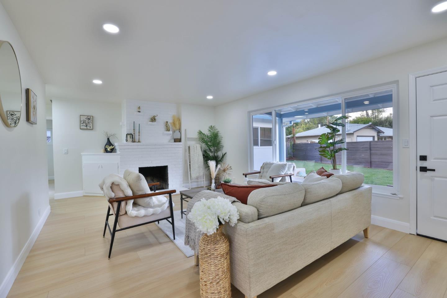 Detail Gallery Image 6 of 23 For 773 E Meadow Dr, Palo Alto,  CA 94303 - 3 Beds | 2 Baths