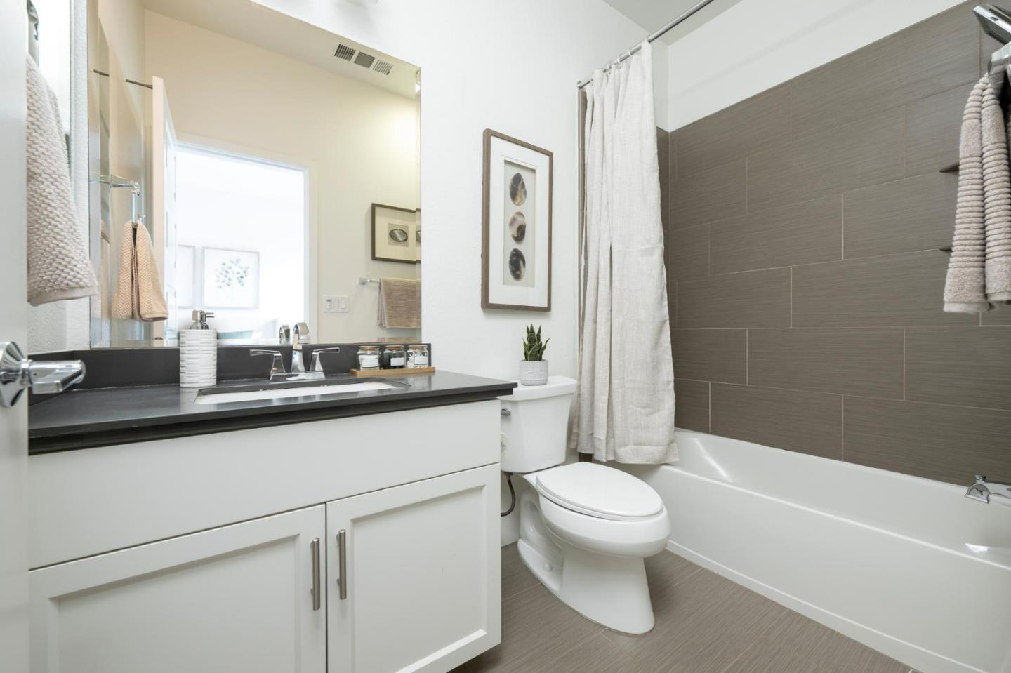 Detail Gallery Image 17 of 25 For 367 Derby Ave, San Mateo,  CA 94403 - 2 Beds | 2/1 Baths