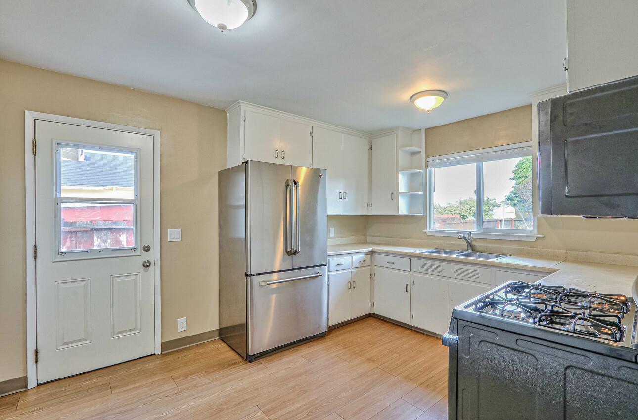 Detail Gallery Image 10 of 23 For 17 Williams Rd, Salinas,  CA 93905 - 2 Beds | 1 Baths