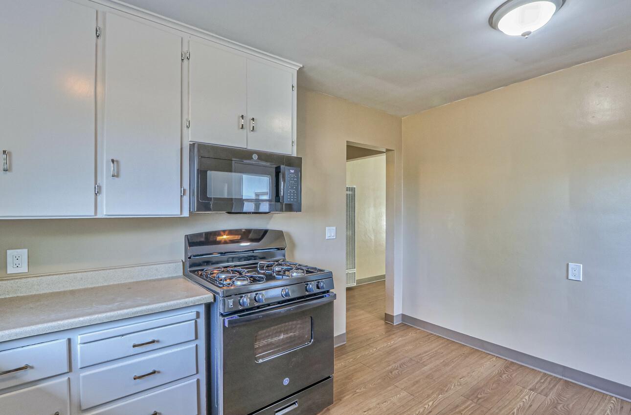 Detail Gallery Image 12 of 23 For 17 Williams Rd, Salinas,  CA 93905 - 2 Beds | 1 Baths