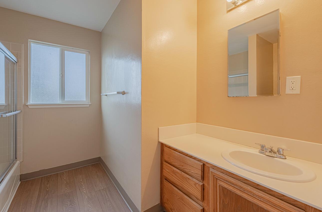 Detail Gallery Image 13 of 23 For 17 Williams Rd, Salinas,  CA 93905 - 2 Beds | 1 Baths
