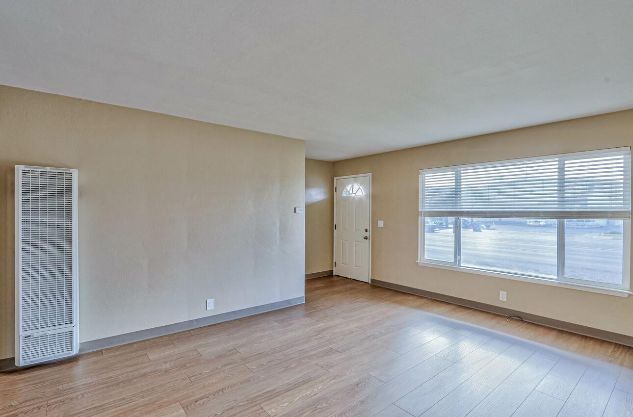 Detail Gallery Image 7 of 23 For 17 Williams Rd, Salinas,  CA 93905 - 2 Beds | 1 Baths