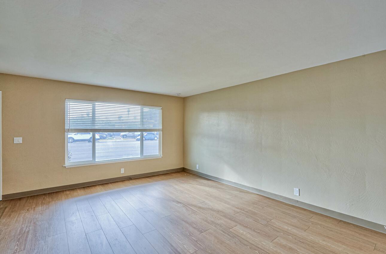 Detail Gallery Image 8 of 23 For 17 Williams Rd, Salinas,  CA 93905 - 2 Beds | 1 Baths