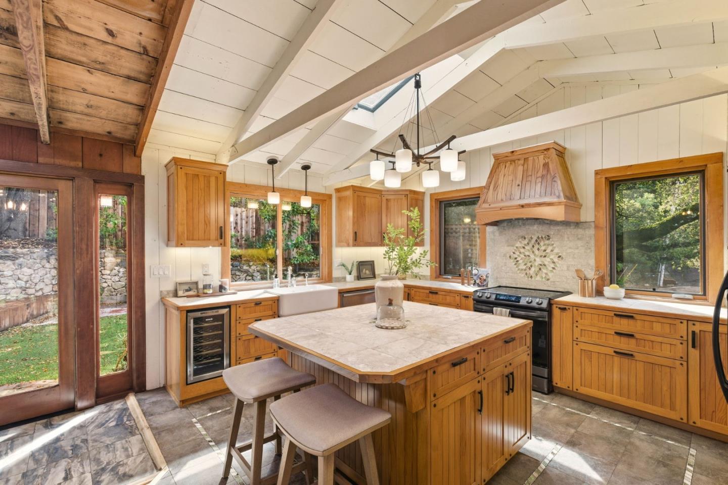 Detail Gallery Image 10 of 39 For 3451 Oak Knoll Dr, Redwood City,  CA 94062 - 3 Beds | 2 Baths