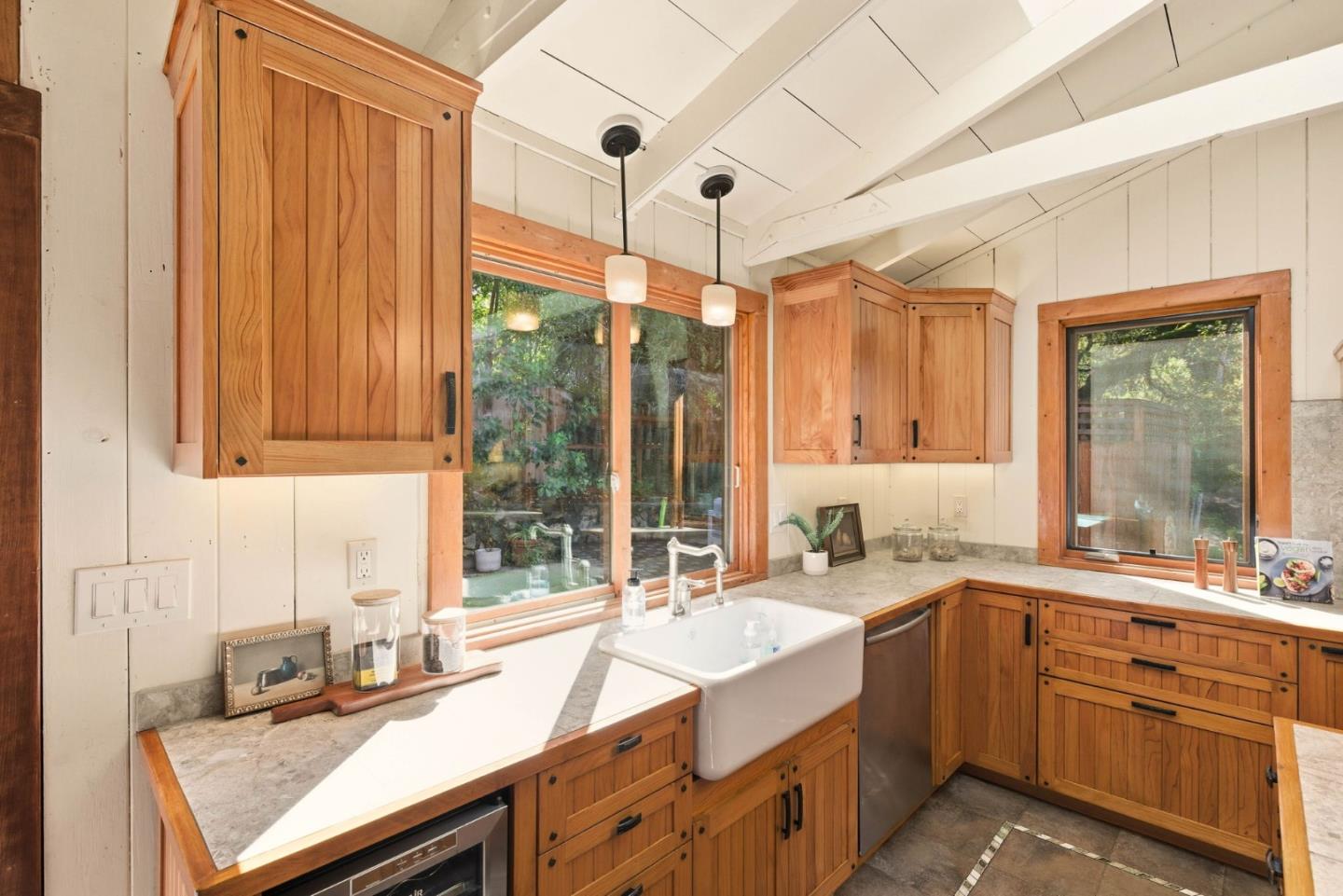 Detail Gallery Image 11 of 39 For 3451 Oak Knoll Dr, Redwood City,  CA 94062 - 3 Beds | 2 Baths