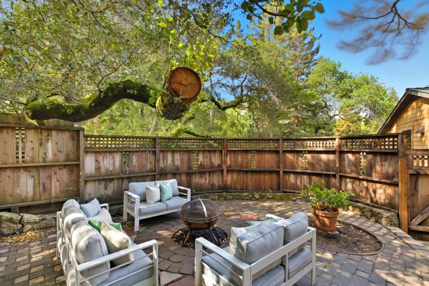 Detail Gallery Image 29 of 39 For 3451 Oak Knoll Dr, Redwood City,  CA 94062 - 3 Beds | 2 Baths