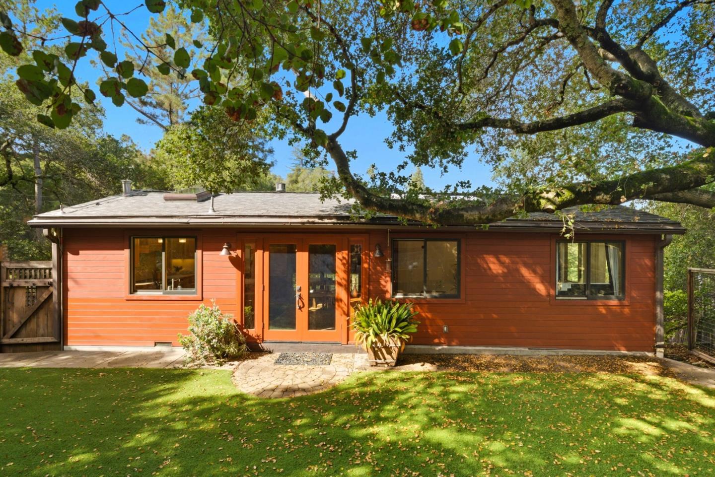 Detail Gallery Image 31 of 39 For 3451 Oak Knoll Dr, Redwood City,  CA 94062 - 3 Beds | 2 Baths