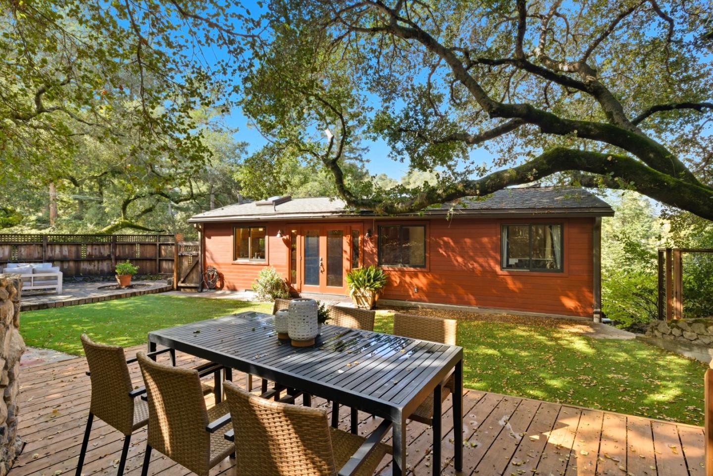 Detail Gallery Image 33 of 39 For 3451 Oak Knoll Dr, Redwood City,  CA 94062 - 3 Beds | 2 Baths