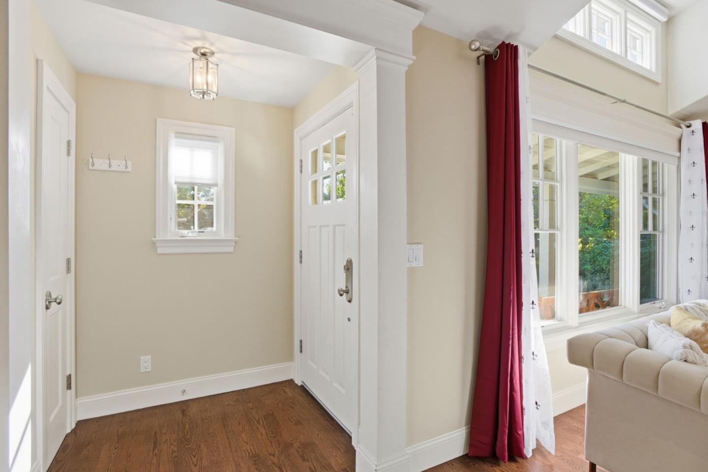 Detail Gallery Image 5 of 57 For 263 Santa Margarita Ave, Menlo Park,  CA 94025 - 4 Beds | 3/1 Baths