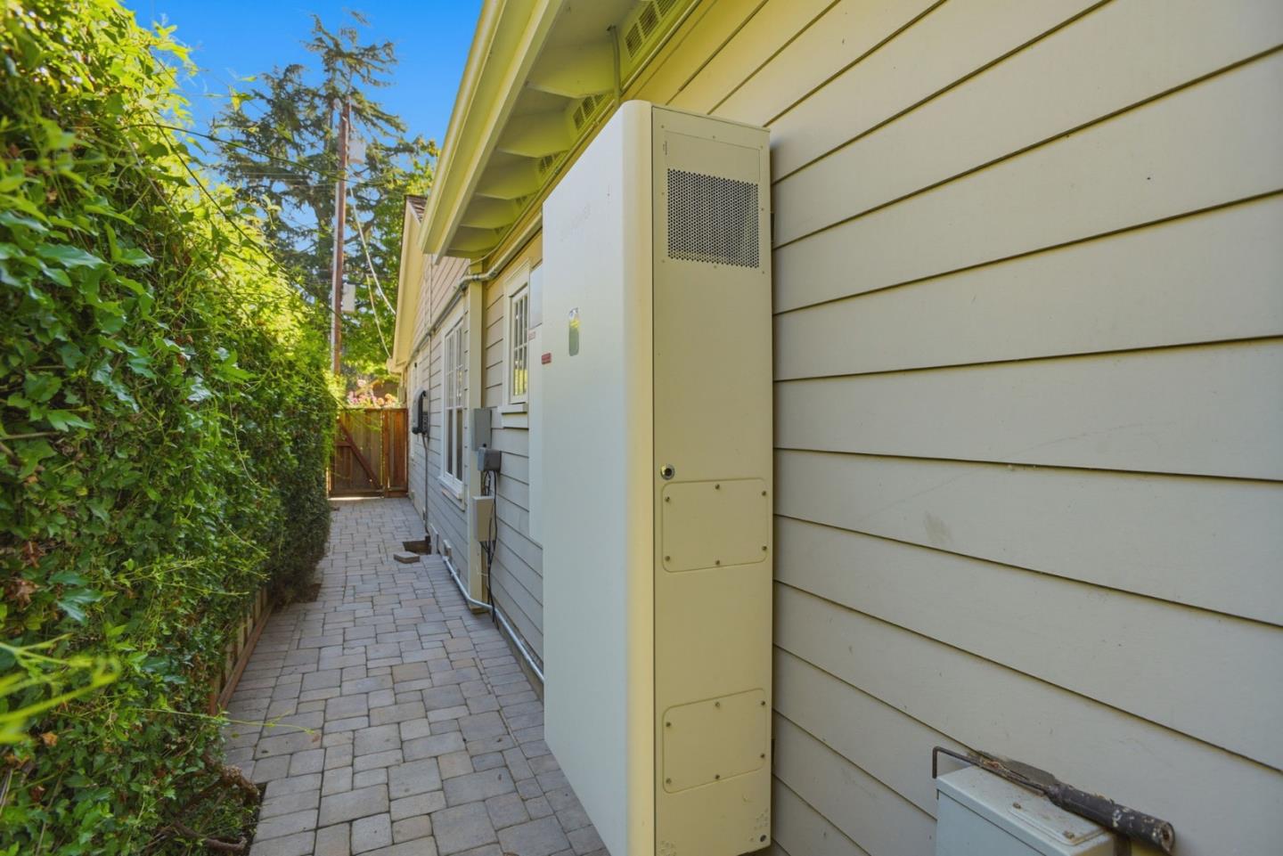 Detail Gallery Image 50 of 57 For 263 Santa Margarita Ave, Menlo Park,  CA 94025 - 4 Beds | 3/1 Baths