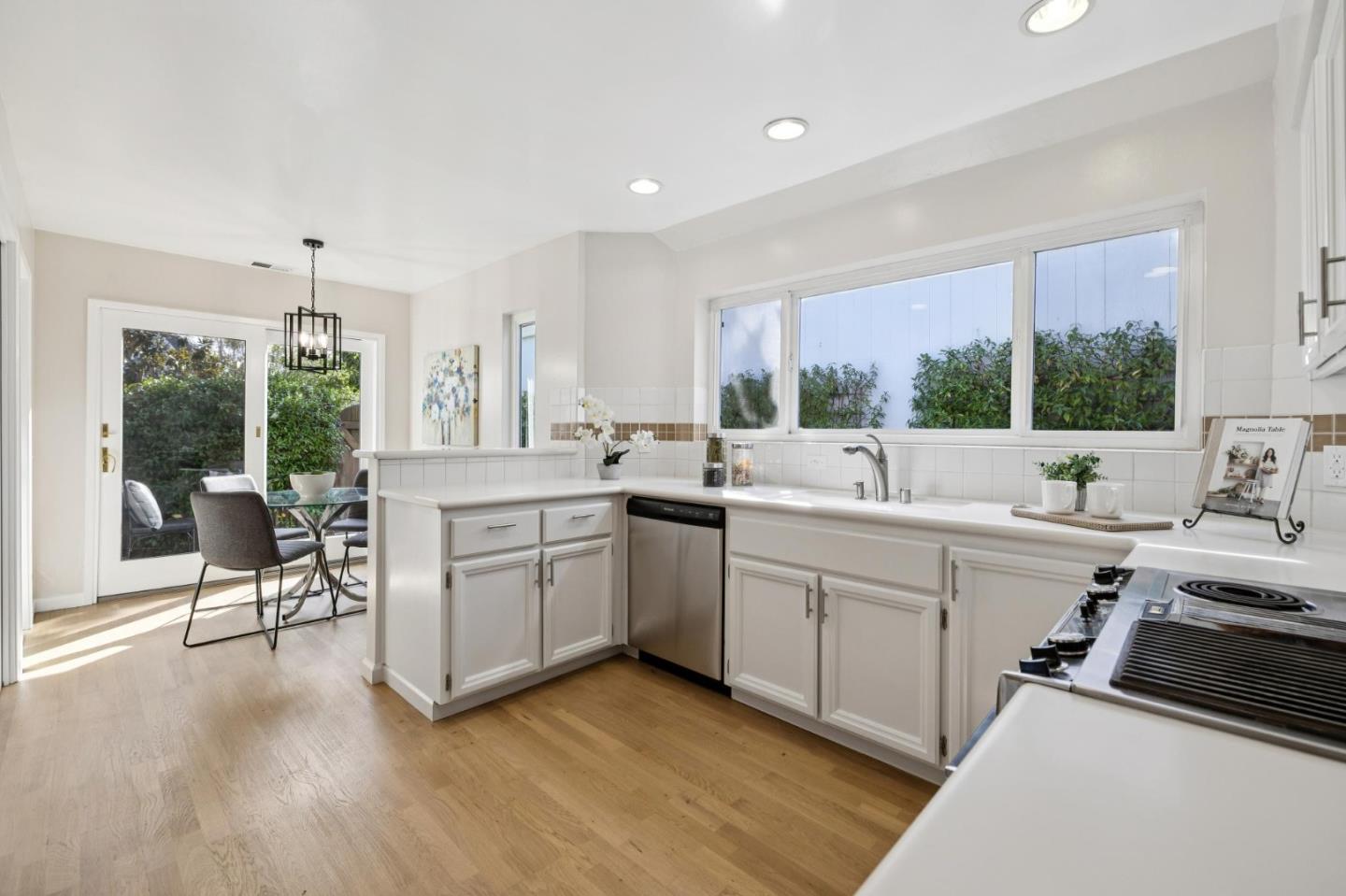 Detail Gallery Image 13 of 39 For 619 Mystic Ln, Foster City,  CA 94404 - 2 Beds | 2/1 Baths