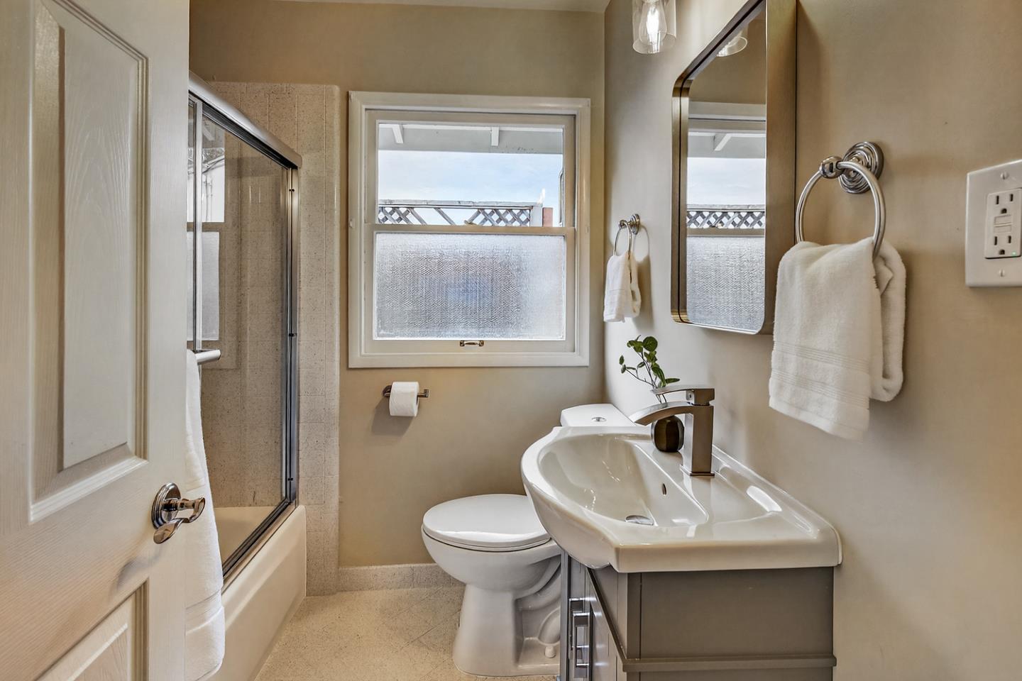 Detail Gallery Image 14 of 20 For 1159 Solana Dr, Mountain View,  CA 94040 - 3 Beds | 1 Baths