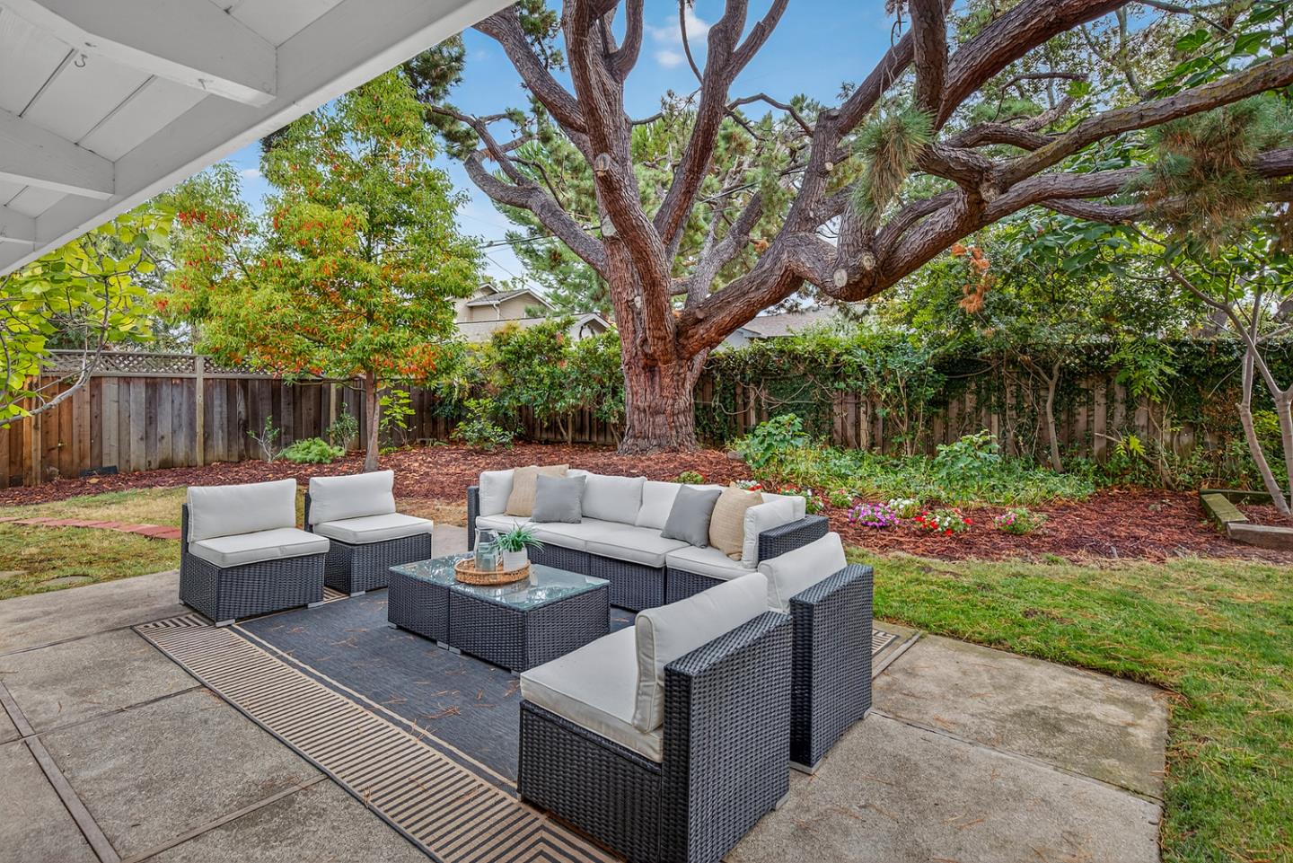 Detail Gallery Image 16 of 20 For 1159 Solana Dr, Mountain View,  CA 94040 - 3 Beds | 1 Baths