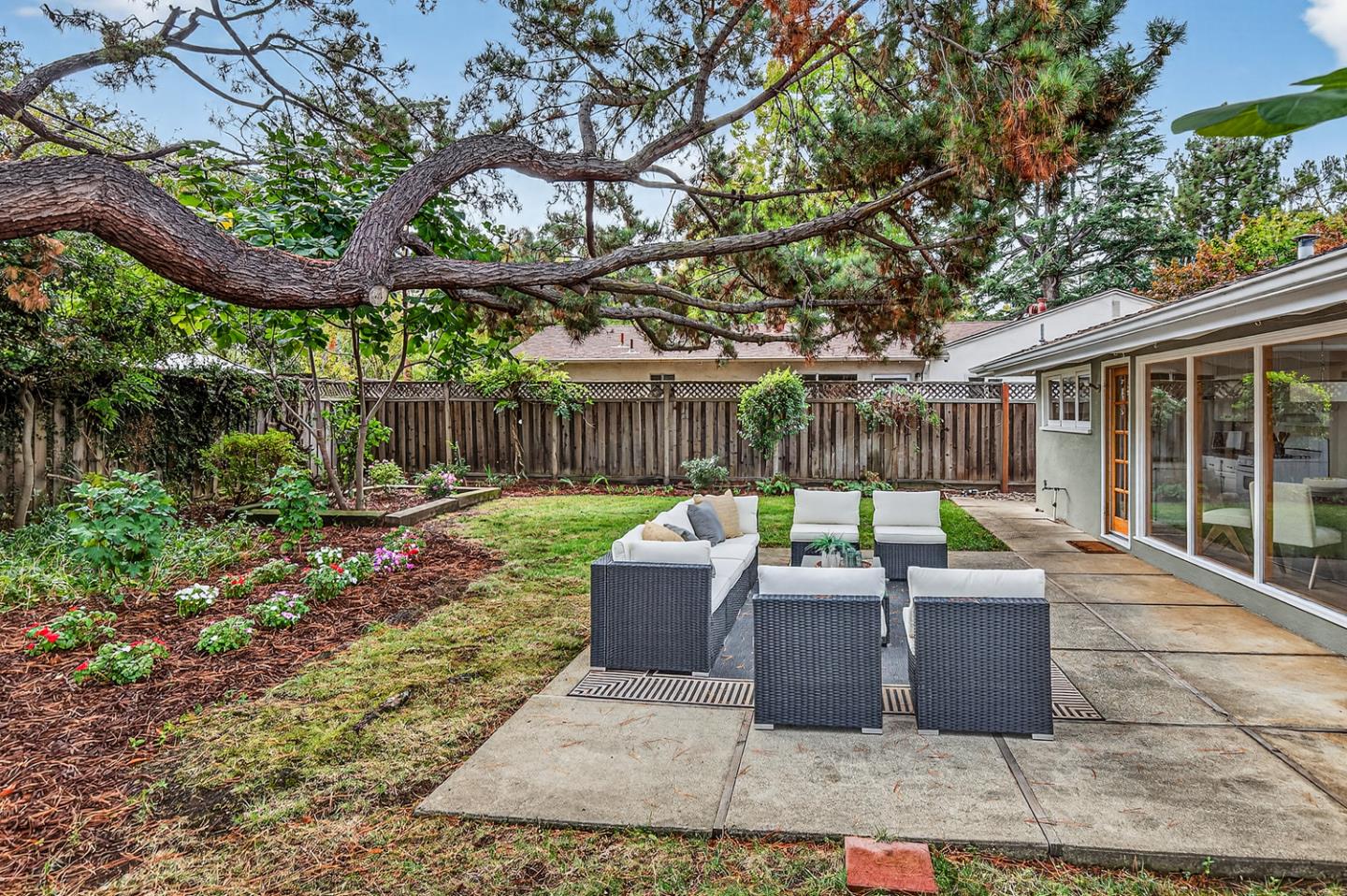 Detail Gallery Image 17 of 20 For 1159 Solana Dr, Mountain View,  CA 94040 - 3 Beds | 1 Baths