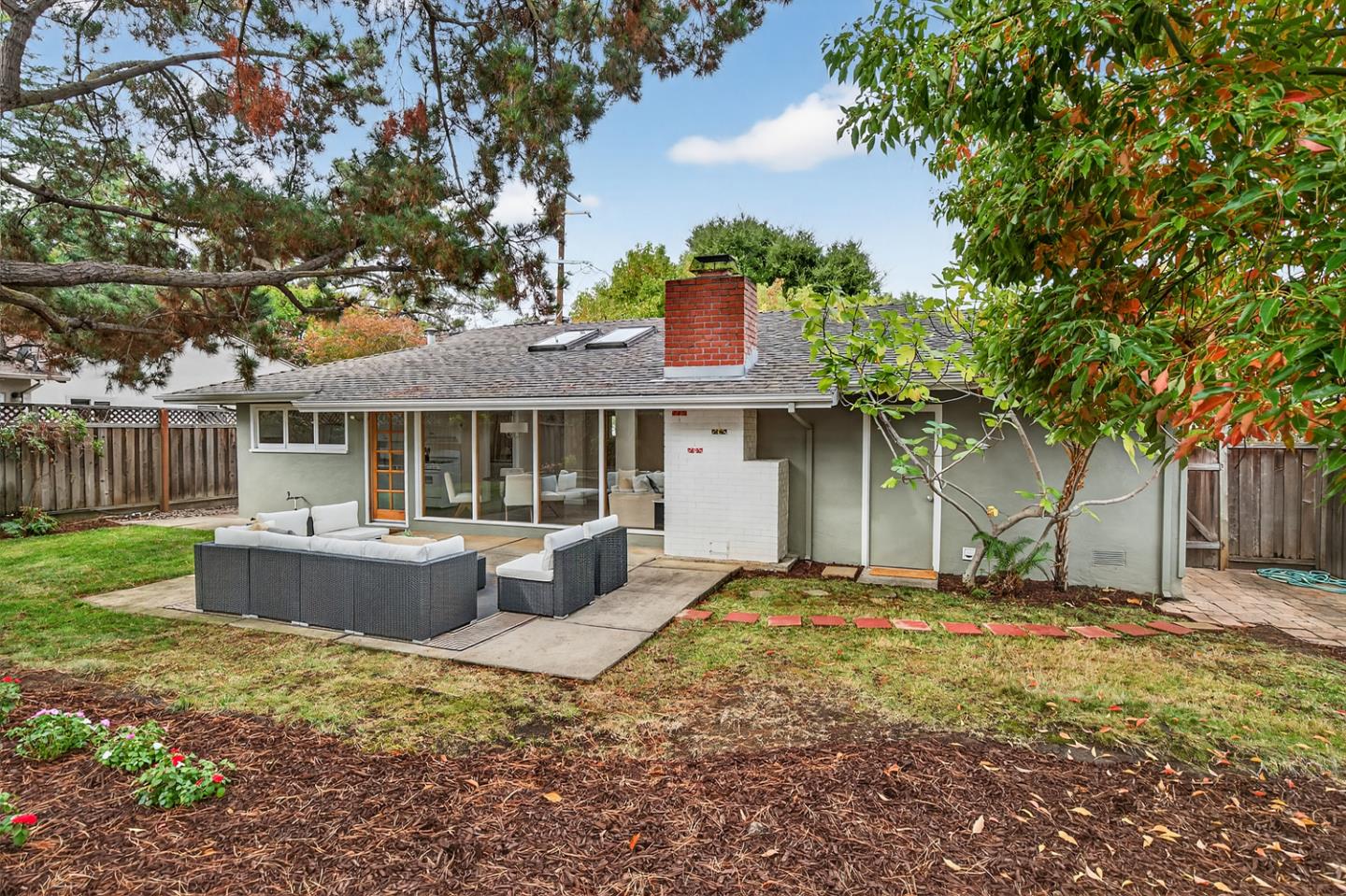 Detail Gallery Image 18 of 20 For 1159 Solana Dr, Mountain View,  CA 94040 - 3 Beds | 1 Baths