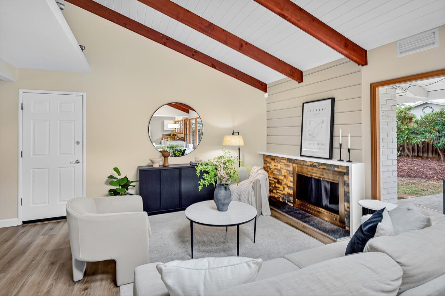 Detail Gallery Image 4 of 20 For 1159 Solana Dr, Mountain View,  CA 94040 - 3 Beds | 1 Baths