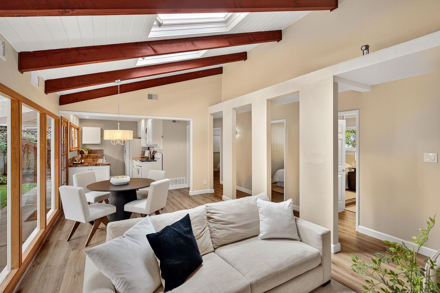 Detail Gallery Image 5 of 20 For 1159 Solana Dr, Mountain View,  CA 94040 - 3 Beds | 1 Baths