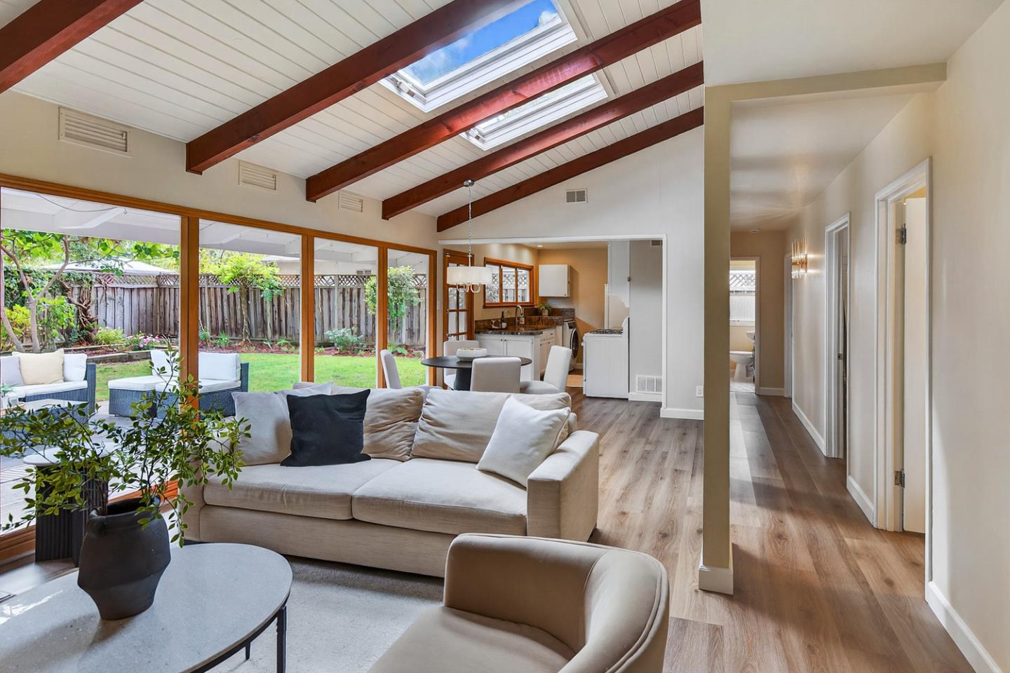 Detail Gallery Image 6 of 20 For 1159 Solana Dr, Mountain View,  CA 94040 - 3 Beds | 1 Baths