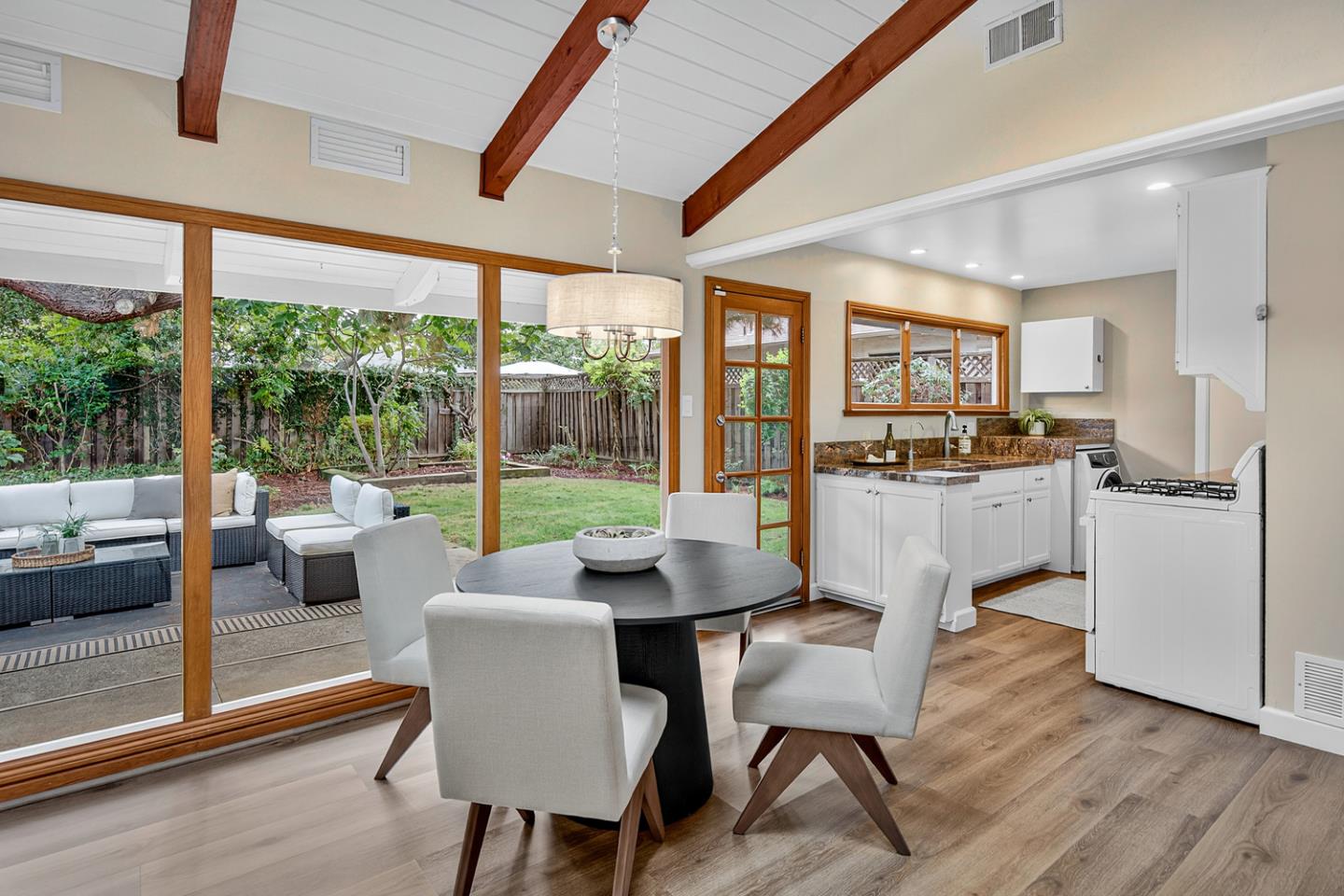 Detail Gallery Image 7 of 20 For 1159 Solana Dr, Mountain View,  CA 94040 - 3 Beds | 1 Baths