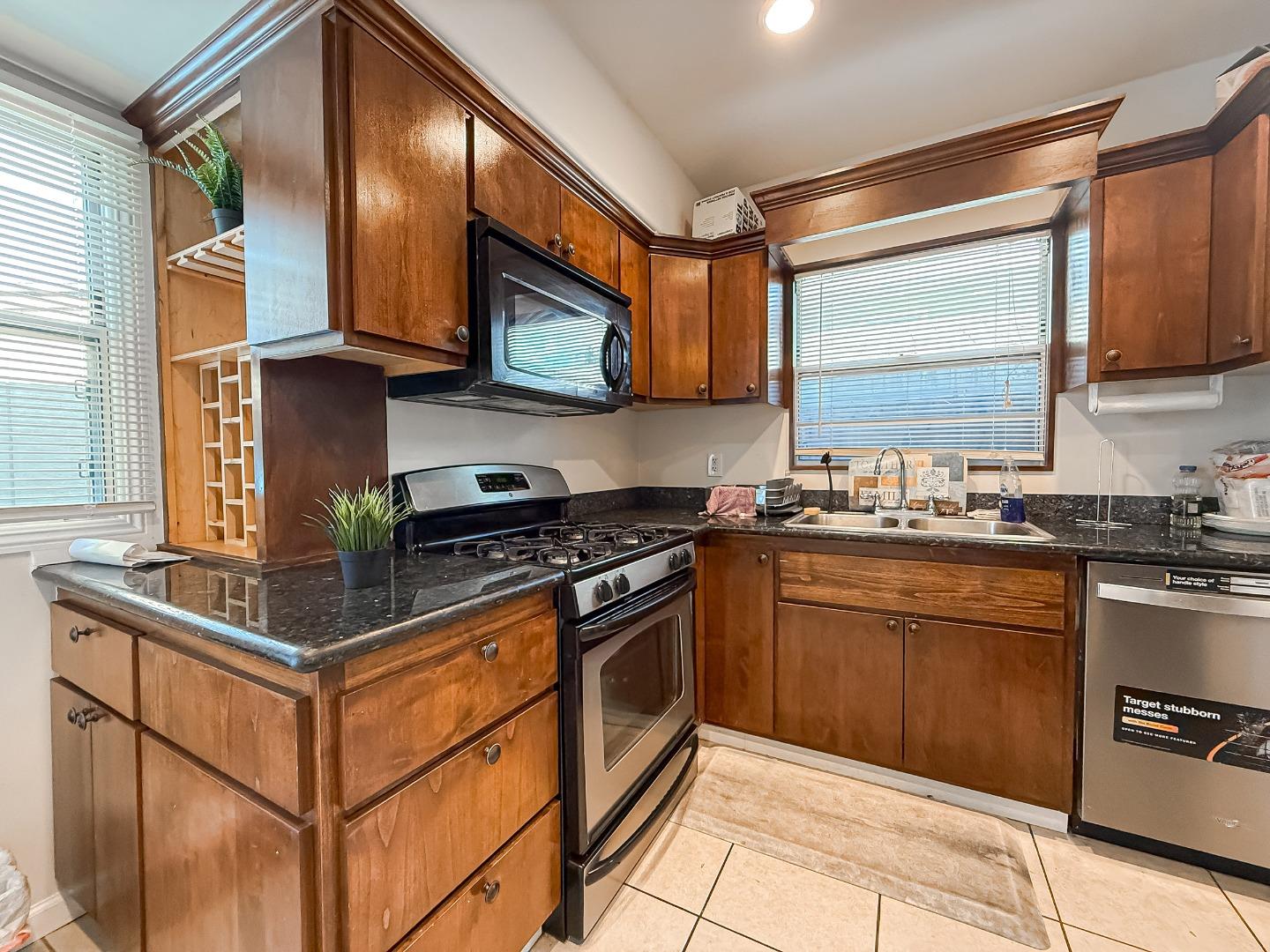 Detail Gallery Image 10 of 37 For 558 a St, Hayward,  CA 94541 - 2 Beds | 1 Baths