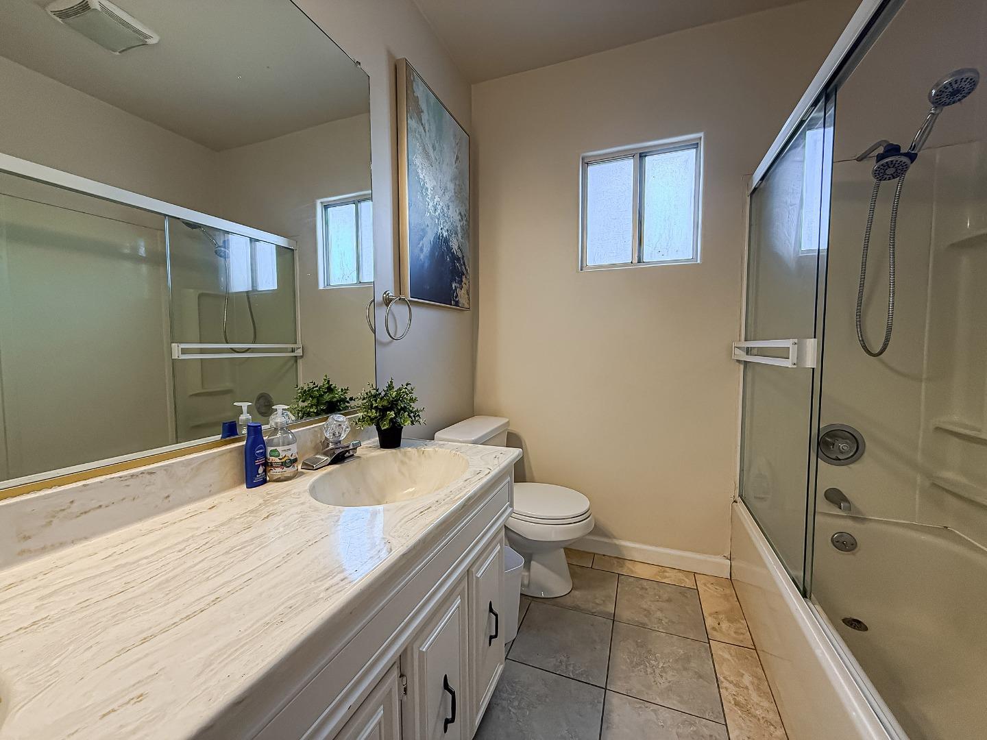 Detail Gallery Image 14 of 37 For 558 a St, Hayward,  CA 94541 - 2 Beds | 1 Baths